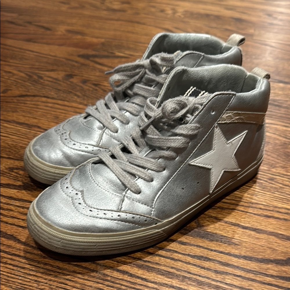 ShuShop Women’s Silver High-Top Shoes with Star Design